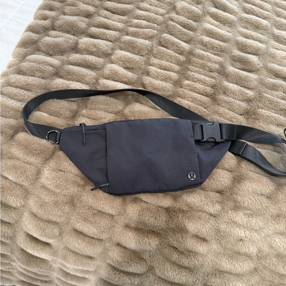 Lululemon belt bag 100% auth from 2021
